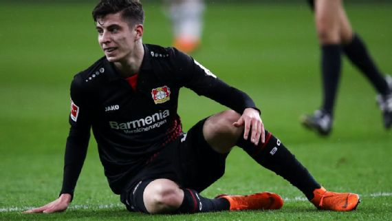 Havertz en el césped esperando marquen falta sobre él