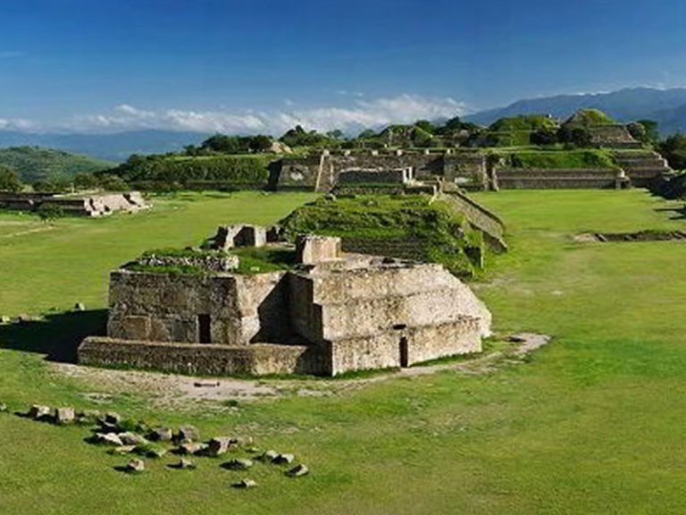 Conoce la zona arqueológica de Monte Albán