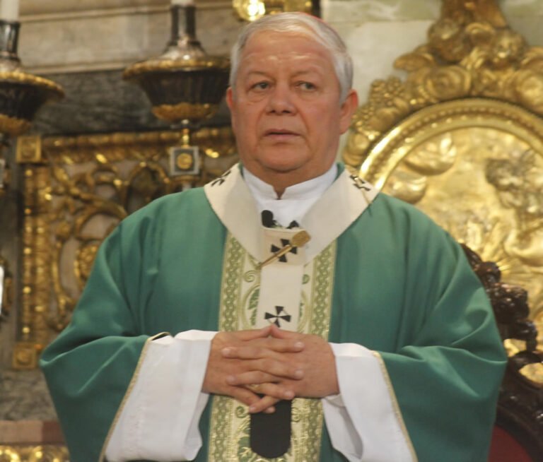 Expresa arzobispo de Puebla disposición a colaborar con gobernador interino