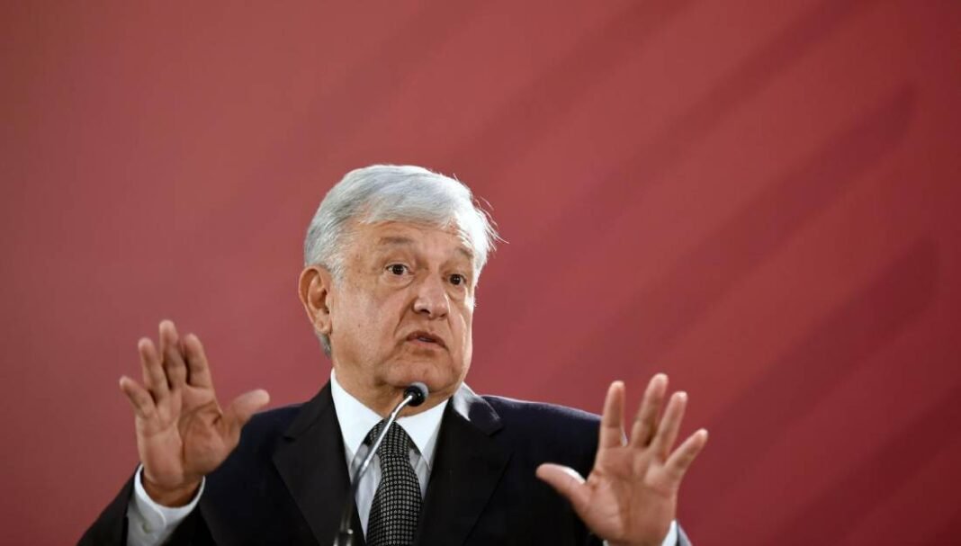 Alistan plan para mejorar salario de policías AMLO