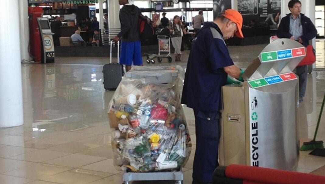 Hombre en el aeropuerto