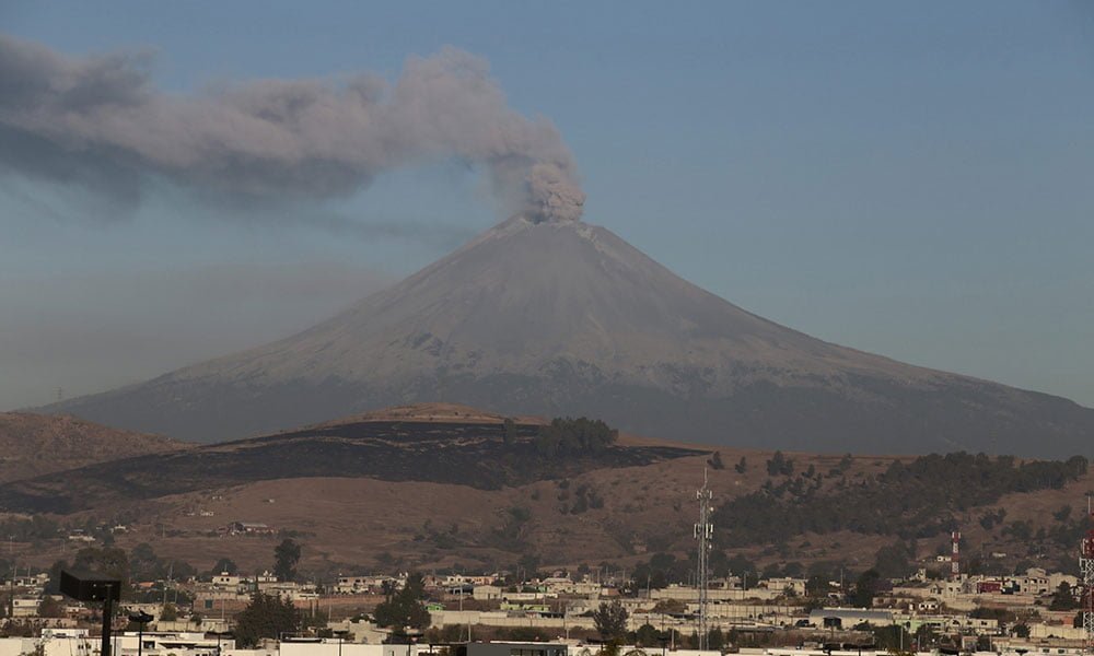 Popocatépetl, con emisión continúa de ceniza tras días de calma