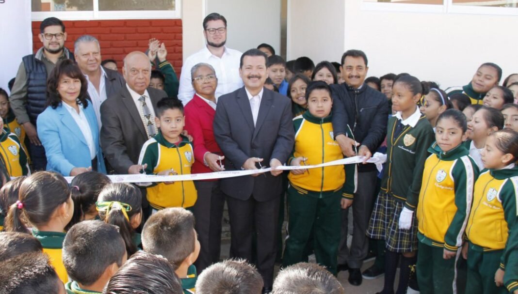 Cumple Luis Alberto Arriaga promesa a primaria Juan C. Bonilla Cumple Luis Alberto Arriaga promesa a primaria Juan C. Bonilla