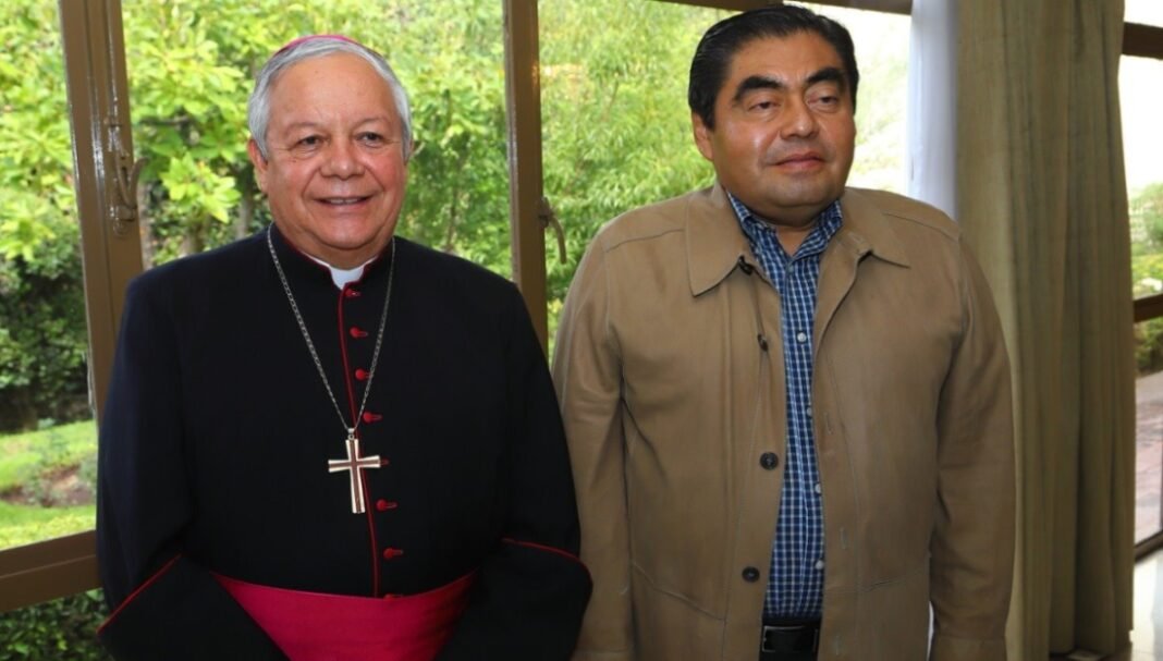 Sostienen gobernador electo, Miguel Barbosa, y arzobispo de Puebla reunión Sostienen gobernador electo, Miguel Barbosa, y arzobispo de Puebla reunión