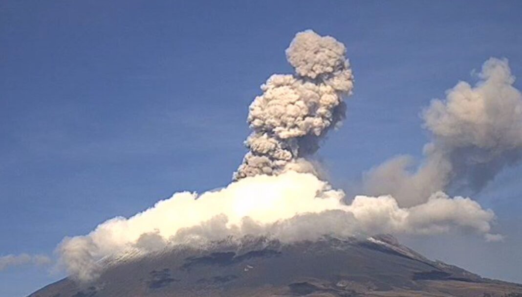 Presenta Popocatépetl 120 exhalaciones y casi nueve horas de tremor
