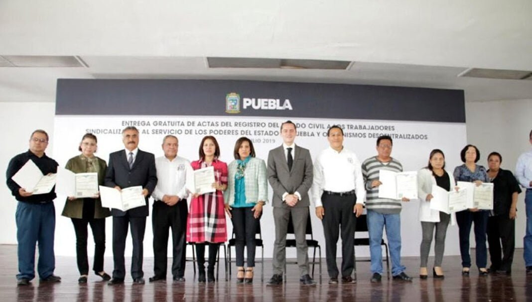 Entrega SGG actas del registro civil a trabajadores Entrega SGG actas del registro civil a trabajadores