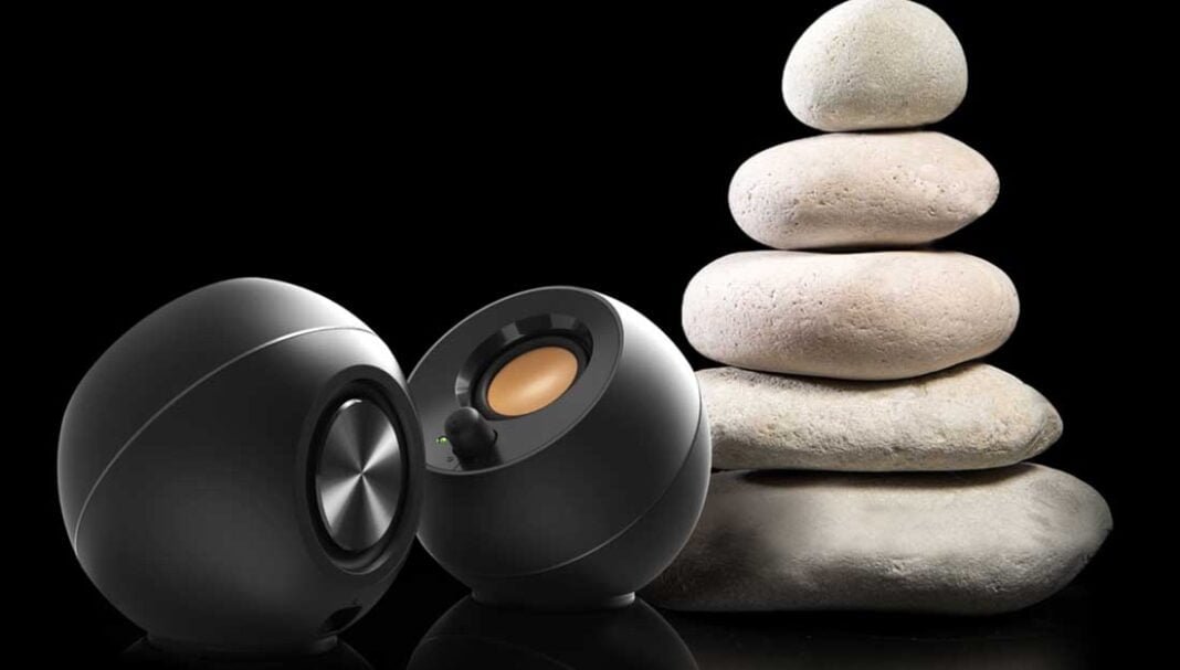 Creative Pebble, dos altavoces asequibles de cuidado diseño para usar en nuestro escritorio