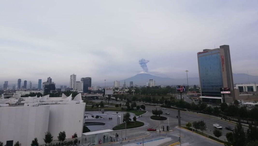 Presenta Popocatépetl explosiones y columnas de 1.5 kilómetros