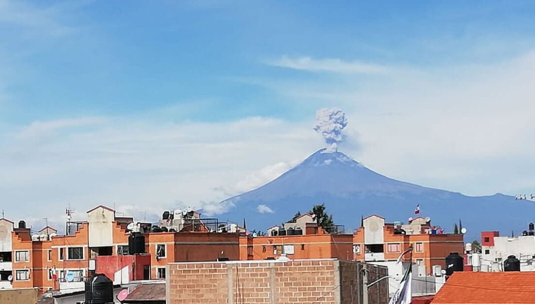 Registran en el Popocatépetl 12 explosiones y lanzamiento de fragmentos incandescentes