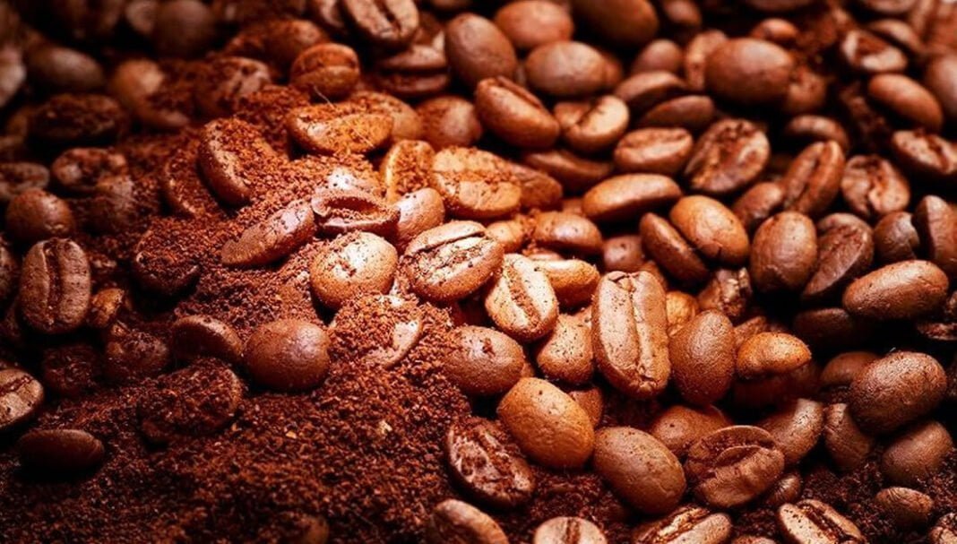 5 Beneficios de Usar Café Directamente en la Cara