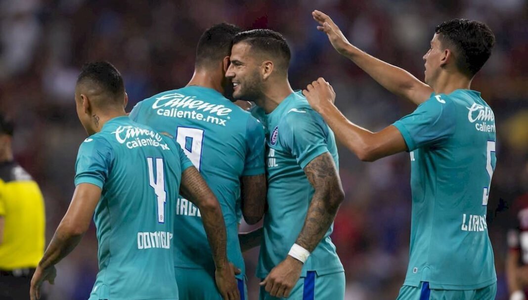 SAT perdonó 452 millones de pesos en impuestos a equipos mexicanos