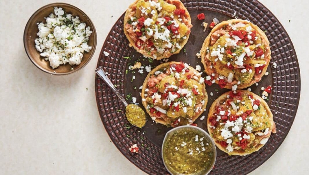 Deliciosos sopes de chicharrón