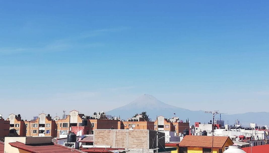 Emite Popocatépetl 156 exhalaciones