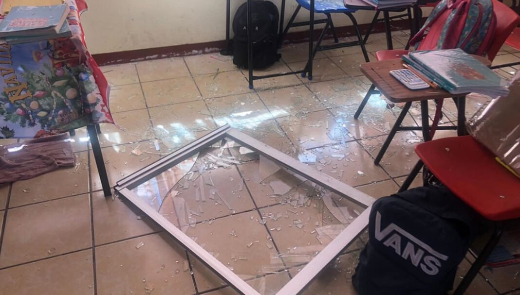 Resultan dañadas tres escuelas por explosión de bodega con material pirotécnico en San Hipólito