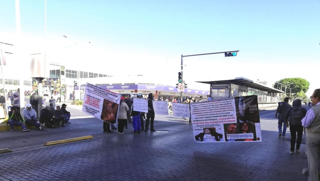 Caos en Centro Histórico de Puebla por manifestación de personal de Limpia