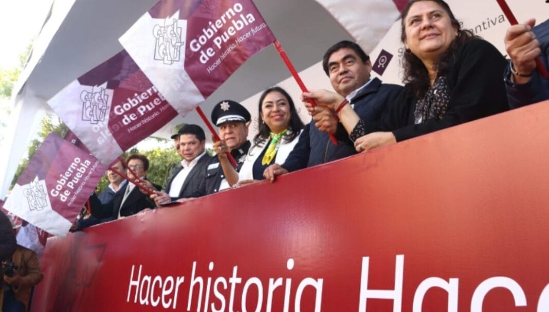 Encabeza el gobernador la entrega de 37 patrullas para la atención de la violencia de género Encabeza el gobernador la entrega de 37 patrullas para la atención de la violencia de género