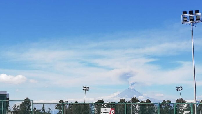 Emite el volcán Popocatépetl 122 exhalaciones y presenta casi 8 horas de tremor