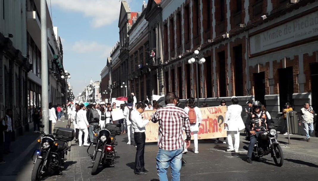 Estudiantes protestan ante la inseguridad en Puebla