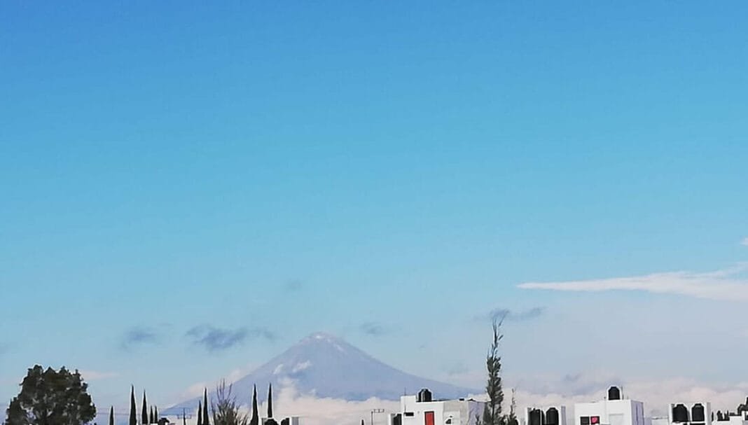 Presenta el Popocatépetl 104 exhalaciones, tres sismos y 1.5 horas de tremor