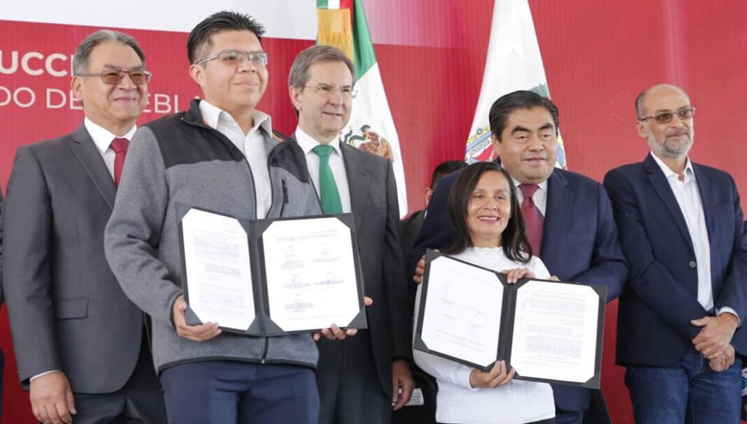 Reconoce SEP federal trabajo del gobernador de Puebla en el sector educativo