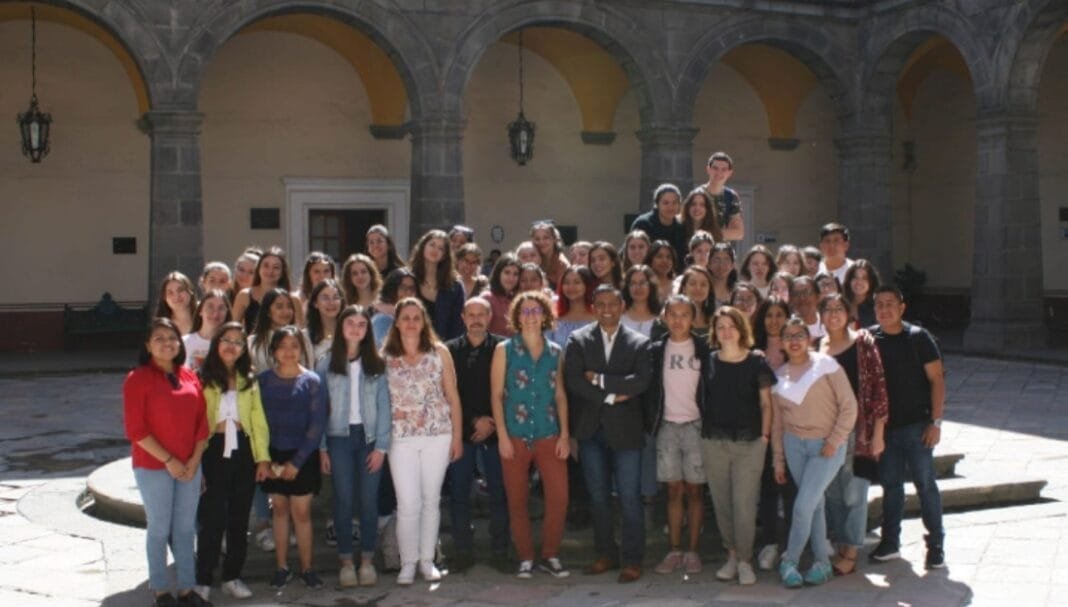 Estudiantes del Lycée Jacques Coeur realizan estancia cultural y académica en la BUAP Estudiantes del Lycée Jacques Coeur realizan estancia cultural y académica en la BUAP