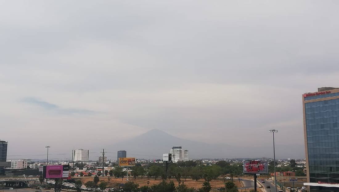 Alcanza el Popocatépetl su mayor nivel mensual de tremor: 17.1 horas; arroja fragmentos incandescentes; y presenta 49 exhalaciones