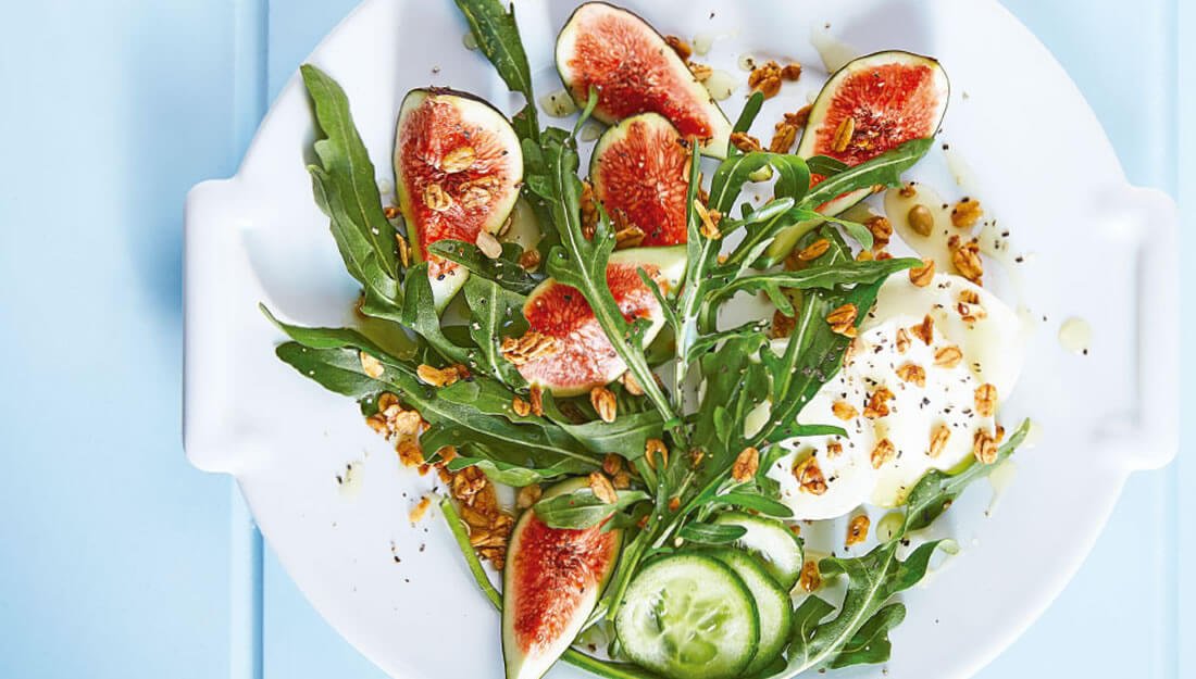 En cuaresma prepara una ensalada de higo en dulce con arúgula y queso mozzarella