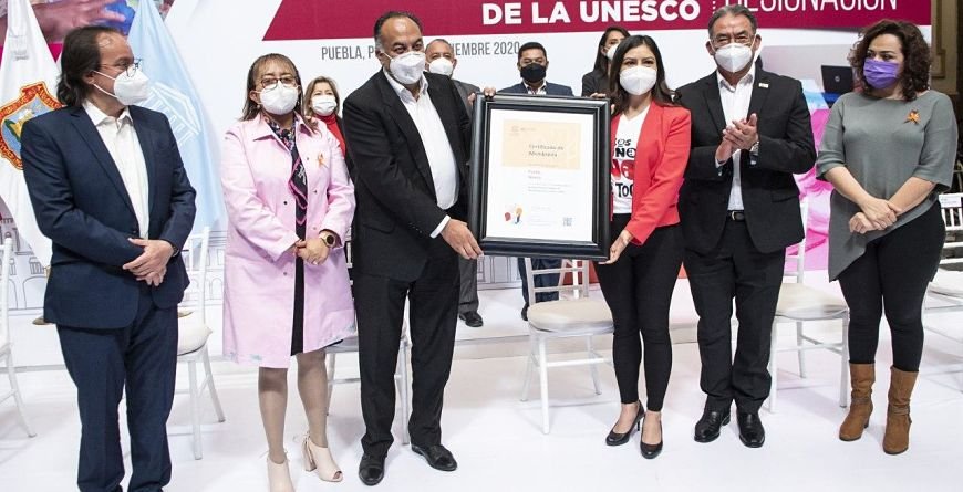 Ayuntamiento de Puebla oficializa ingreso a la Red de Ciudades del Aprendizaje Ayuntamiento de Puebla oficializa ingreso a la Red de Ciudades del Aprendizaje