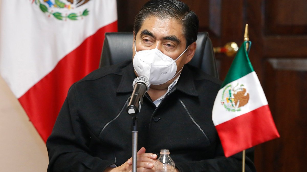 Pide Barbosa investigación de posible corrupción en administraciones de Gali y Banck