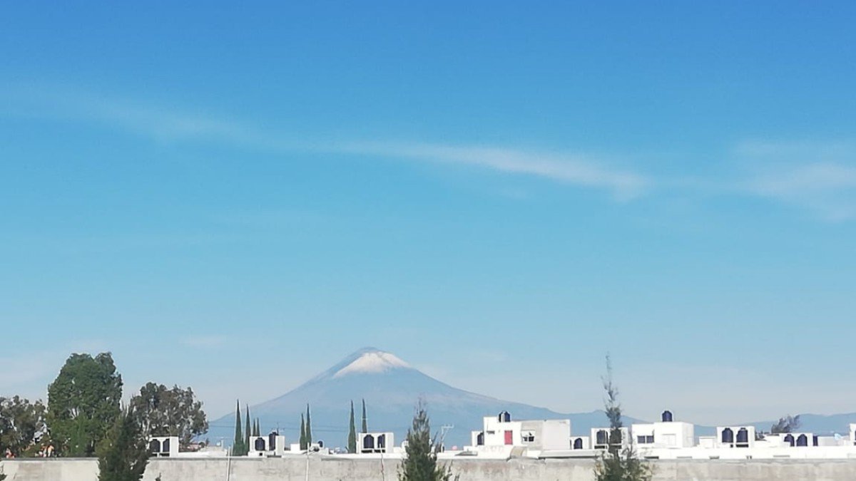 Presenta el volcán Popocatépetl 223 exhalaciones y más de tres horas de tremor