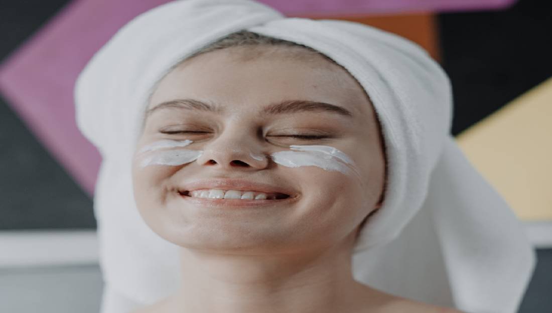 Crema casera para rejuvenecer el contorno de ojos