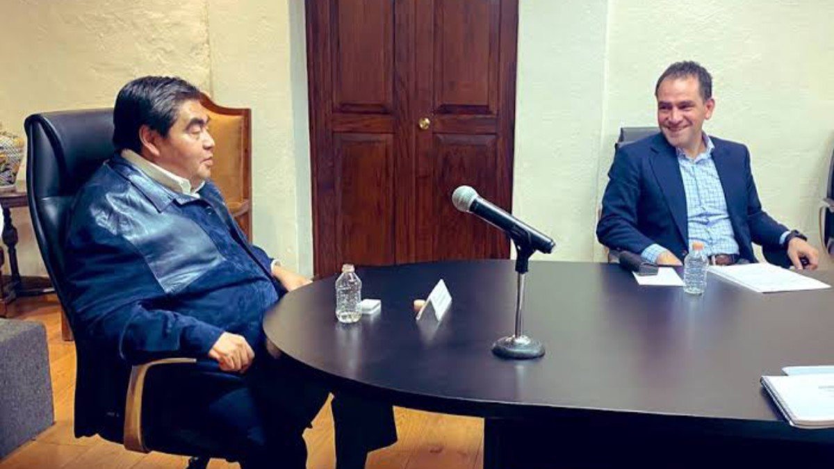 Acuerdan Barbosa y Herrera recursos para obras en Puebla