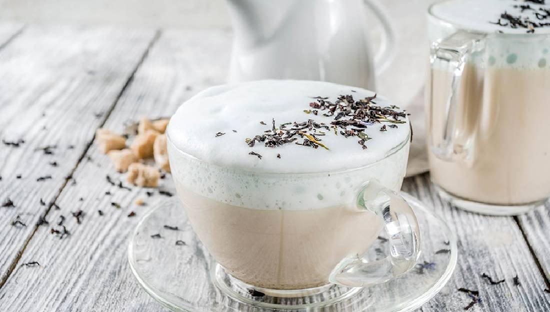 Latte de earl grey con lavanda