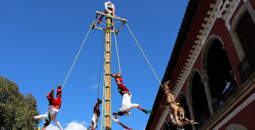 Desarrollan en Puebla el «Encuentro para la Preservación del Ritual de Voladores»