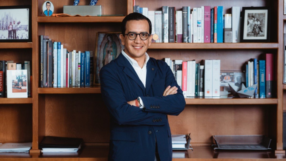 Llama rector Anáhuac Puebla a la unión familiar