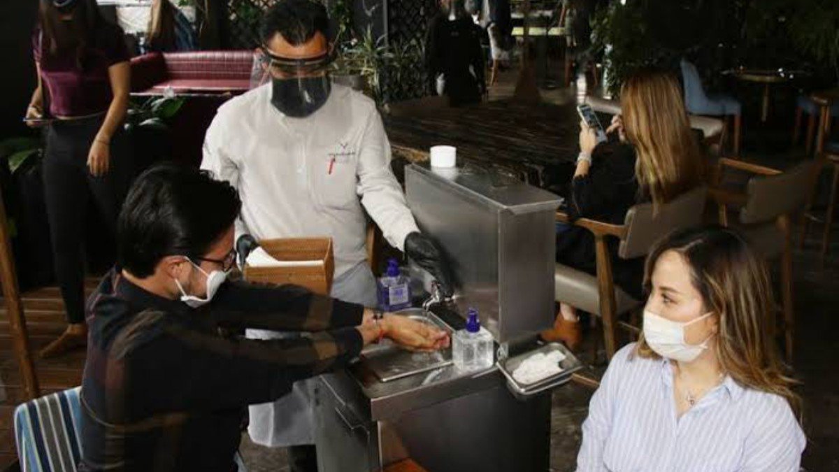 Reducen horarios para establecimientos y centros comerciales en Puebla Reducen horarios para establecimientos y centros comerciales en Puebla