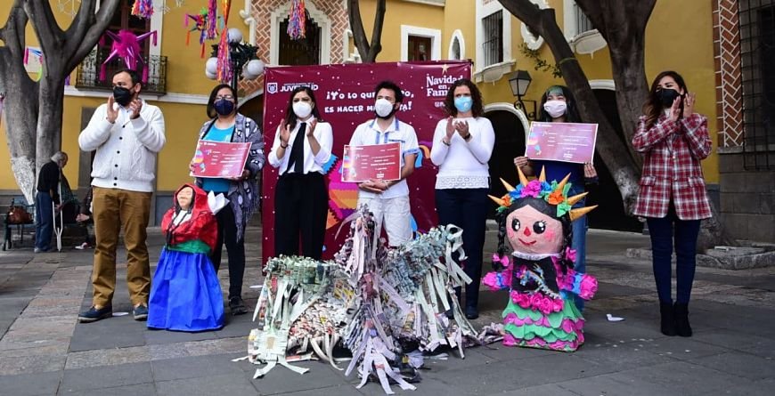 Ayuntamiento de Puebla premia talento poblano en elaboración de piñatas tradicionales