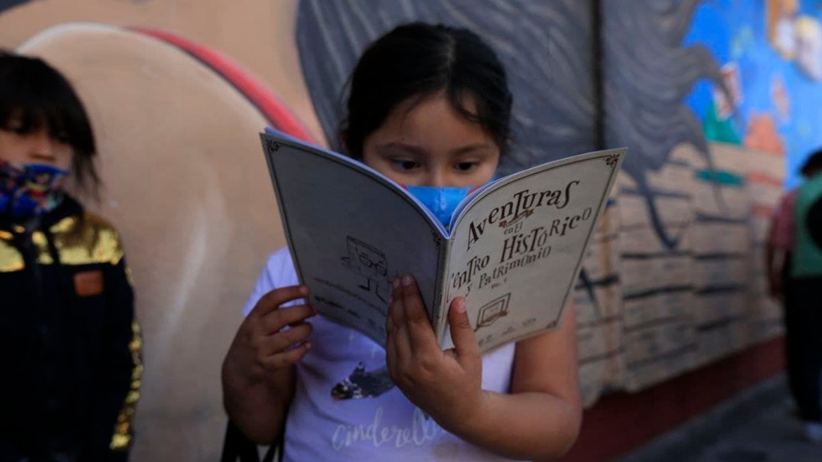 Ayuntamiento de Puebla entrega 100 de kits con material de educación patrimonial y nueva normalidad