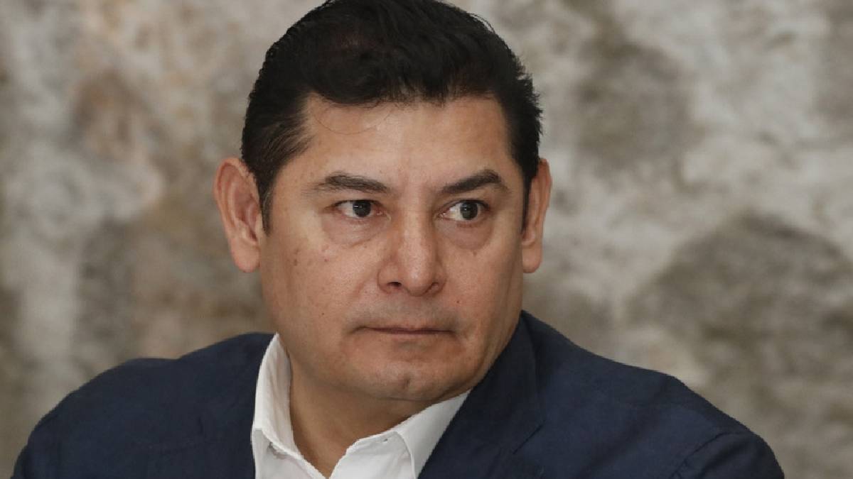 Armenta se desmarca de Marín y entrega manual a Quiroz y a Etcheverry Armenta se desmarca de Marín y entrega manual a Quiroz y a Etcheverry