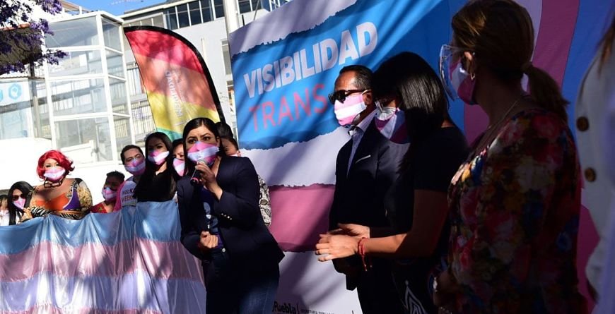 Ayuntamiento de Puebla devela placa en honor a la activista Agnes Torres Ayuntamiento de Puebla devela placa en honor a la activista Agnes Torres