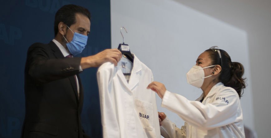 Los trabajadores son esenciales para la buena marcha de la BUAP: rector