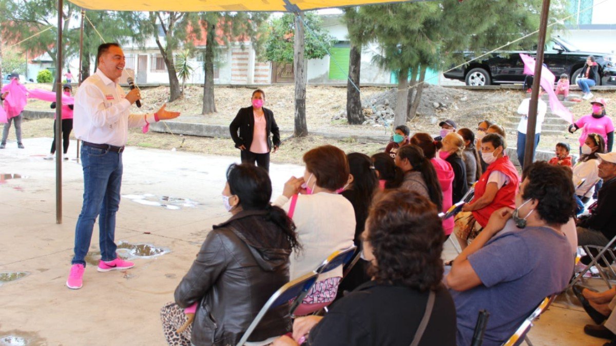 Hay que sacar a los políticos rancios que han vivido de la ubre del gobierno: Lalo Rivera Santamaría Hay que sacar a los políticos rancios que han vivido de la ubre del gobierno: Lalo Rivera Santamaría
