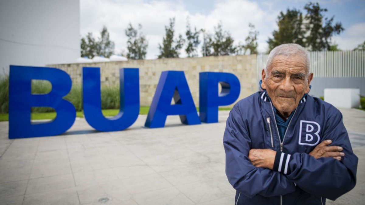 Egresa a sus 84 años de edad estudiante de Ingeniería de la BUAP Egresa a sus 84 años de edad estudiante de Ingeniería de la BUAP