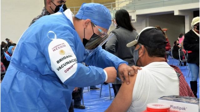 Vacunación COVD-19 en México