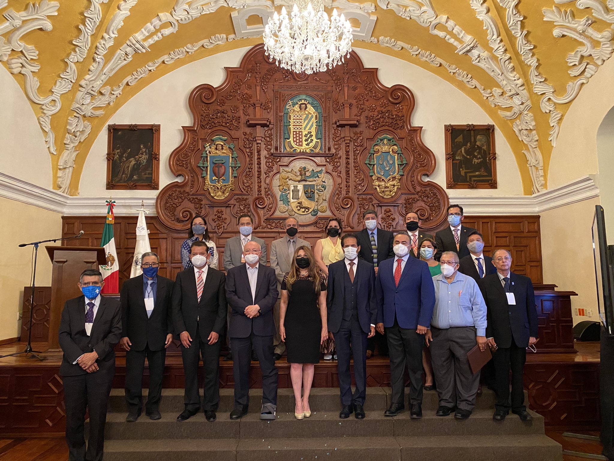Entrega AMOCVIES la presea Servidor Público Distinguido al titular de la Auditoría Superior de la Federación Entrega AMOCVIES la presea Servidor Público Distinguido al titular de la Auditoría Superior de la Federación