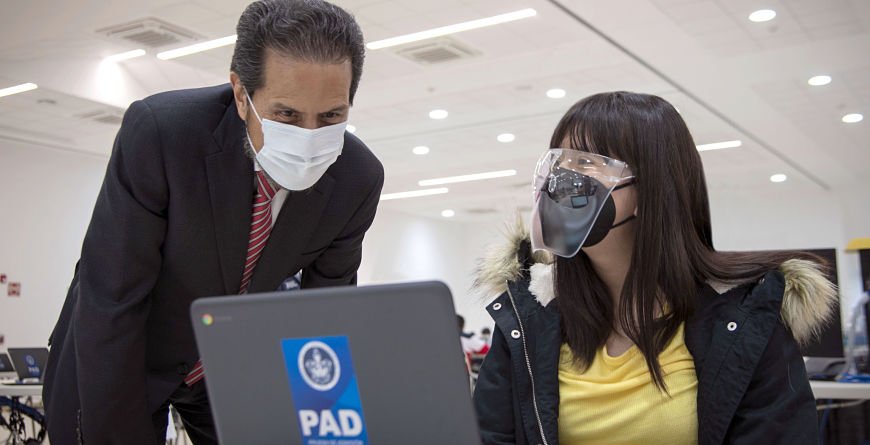 Realiza rector BUAP recorrido en el arranque del examen de admisión 2021