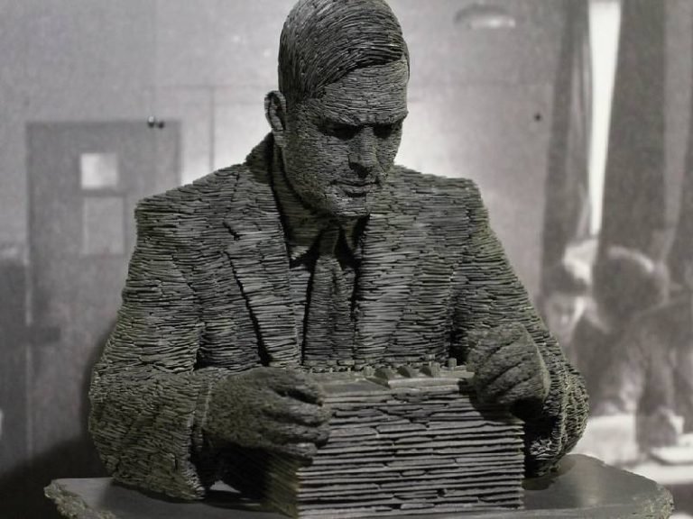 Alan Turing Padre De La Informática Moderna Revista Única Única La Revista Que Te Mantiene 5908