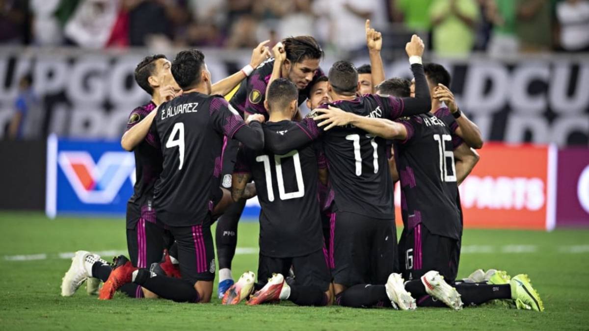 México vence 2-1 a Canada