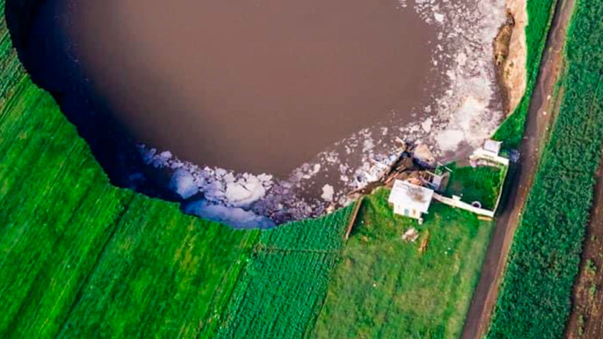 Socavón revela crisis sobre desabasto de agua