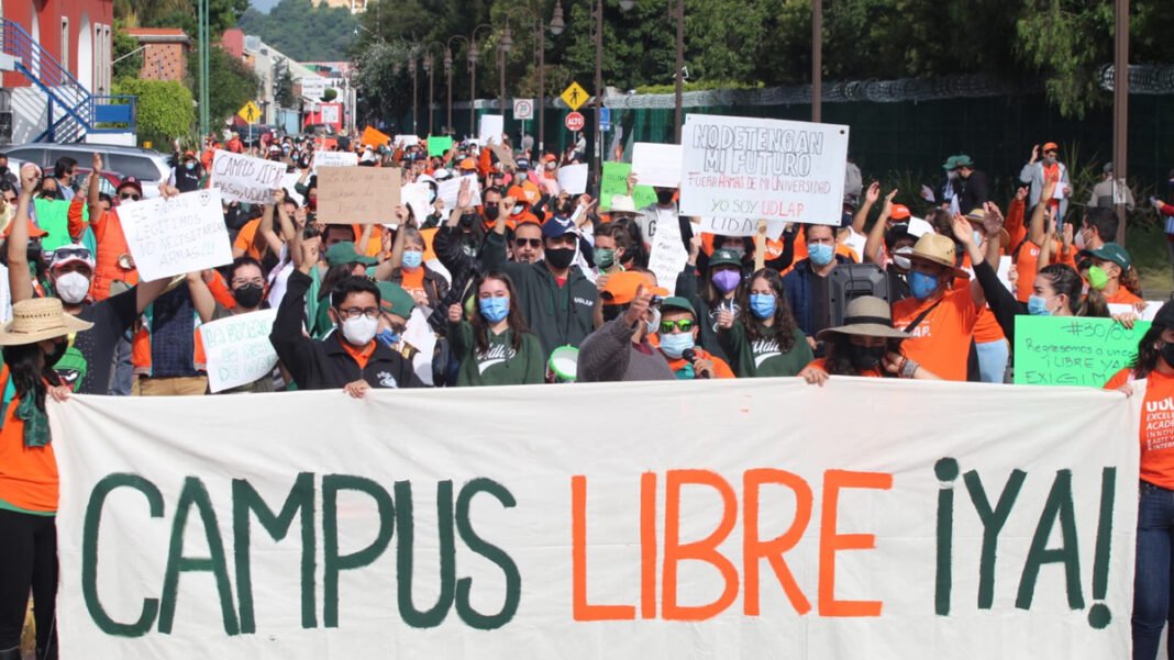 Protestan estudiantes Udlap para pedir liberación de campus a dos meses de toma Protestan estudiantes Udlap para pedir liberación de campus a dos meses de toma